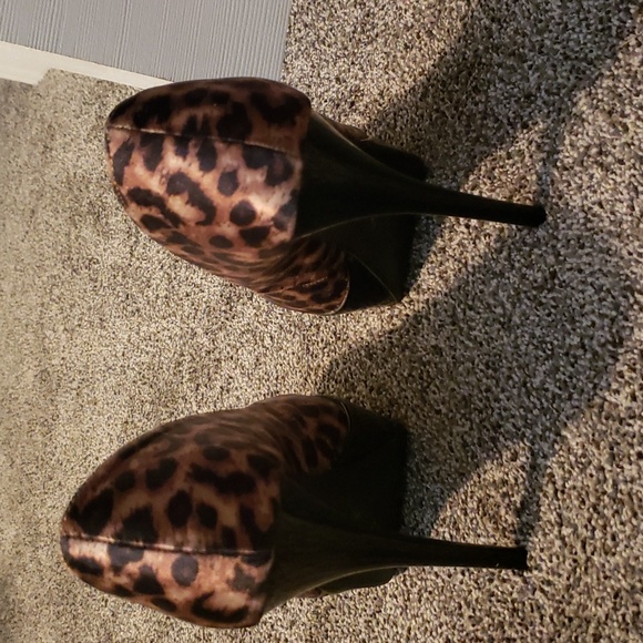 Cheetah heels 👠 - Picture 3 of 9